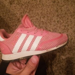 Athletic shoes